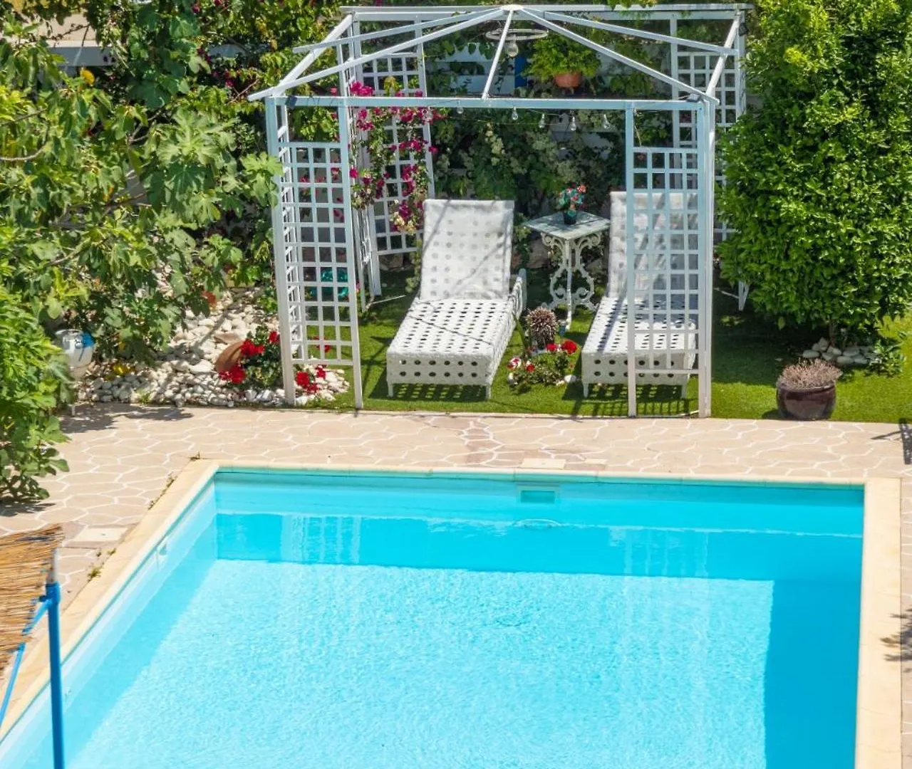 Greek Island Style 2 Bedroom Villa With Pool Next To The Sea Larnaca